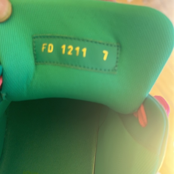 Louis Vuitton trainer Size 7 LV - Picture 5 of 5